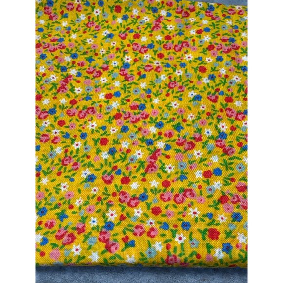 Yellow Floral Cotton Fat Quarter Fabric 18x22" Sewing & Crafts - Picture 1 of 4